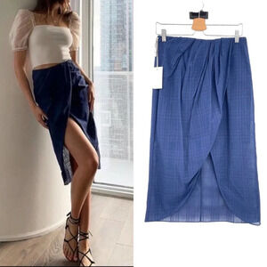 Aritzia Wilfred Pursuit Skirt in Classic Navy Blue Plaid Check Sarong Size 10